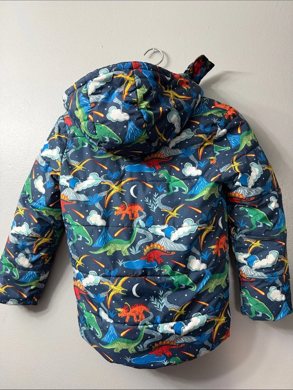 Boden Navy Dino-Print Puffer Jacket with Bright Multicolor Dinosaurs 8/9